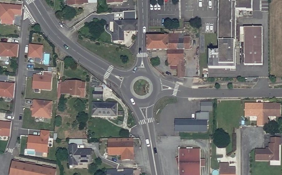 Vue aérienne du Rond-point anonyme n°118761567