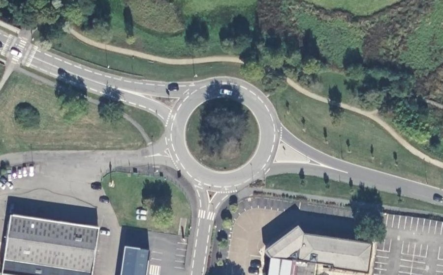 Vue aérienne du Rond-point anonyme n°118796639