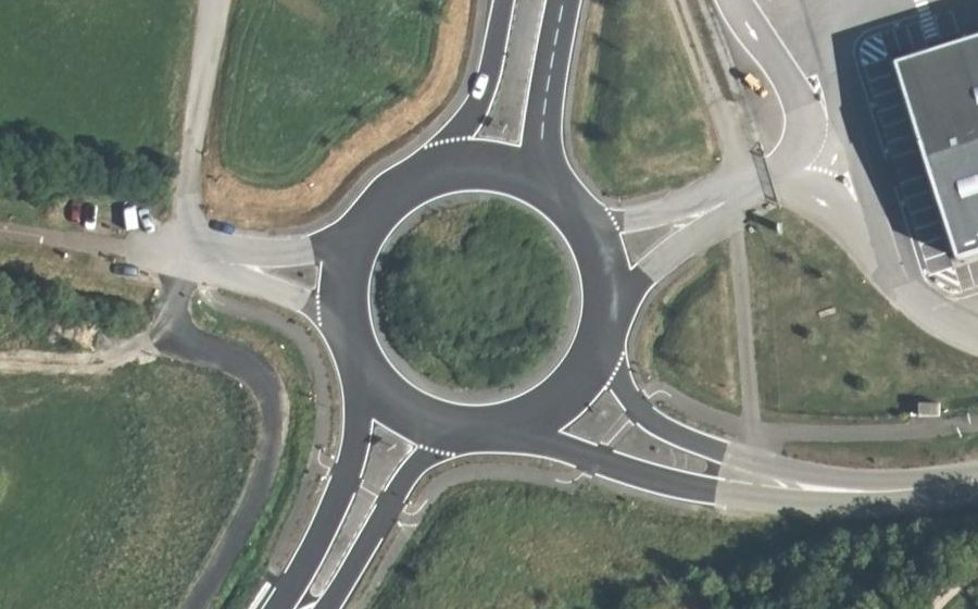 Vue aérienne du Rond-point anonyme n°118820169