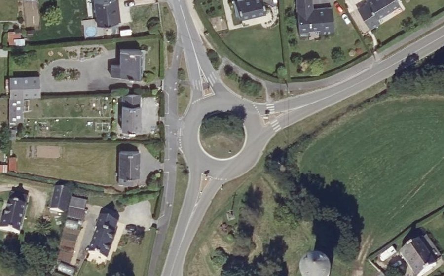 Vue aérienne du Rond-point anonyme n°118841909
