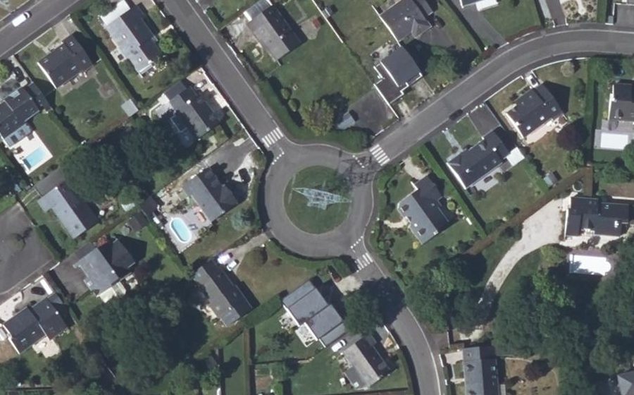 Vue aérienne du Rond-point anonyme n°118849265