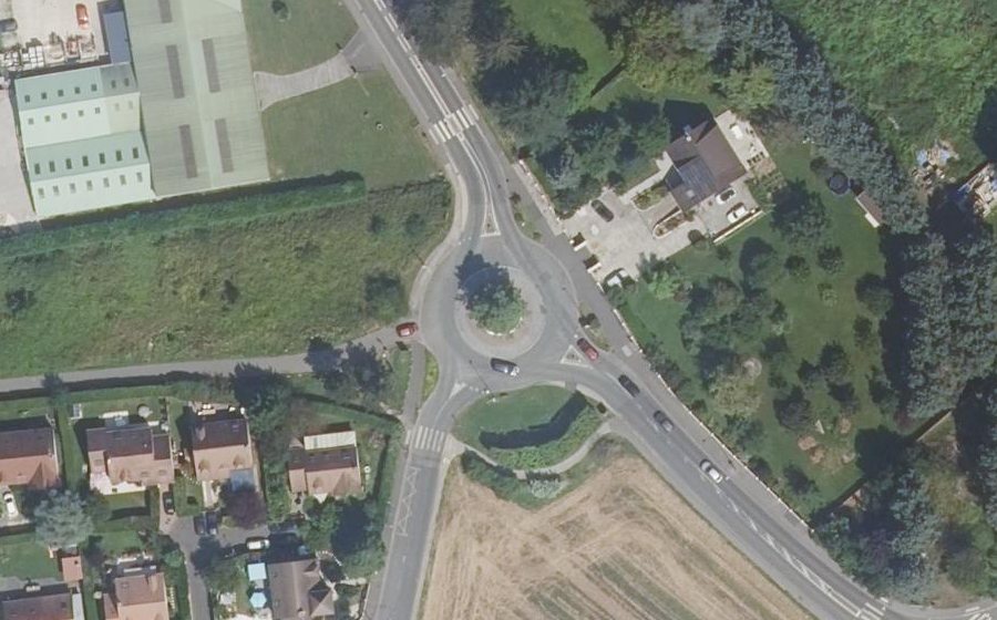 Vue aérienne du Rond-point anonyme n°1189322453