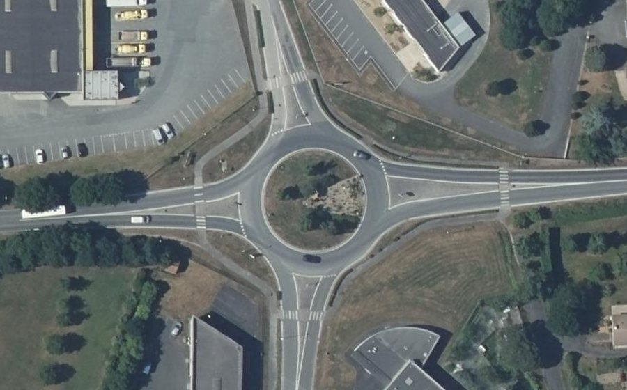 Vue aérienne du Rond-point anonyme n°119049413