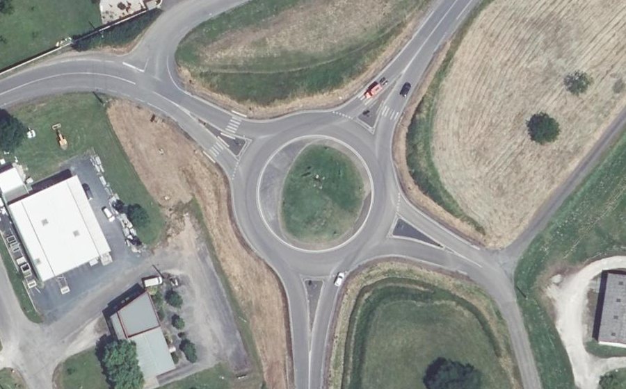 Vue aérienne du Rond-point anonyme n°119055992