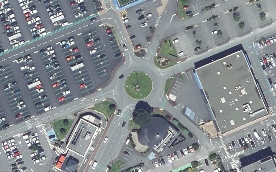 Vue aérienne du Rond-point anonyme n°119057142