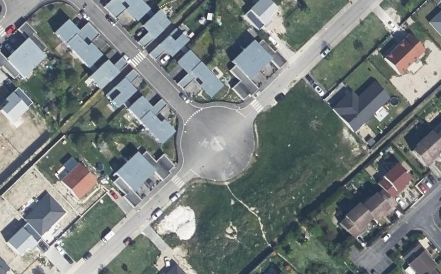Vue aérienne du Rond-point anonyme n°119150864