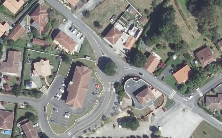 Vue aérienne du Rond-point anonyme n°119157733