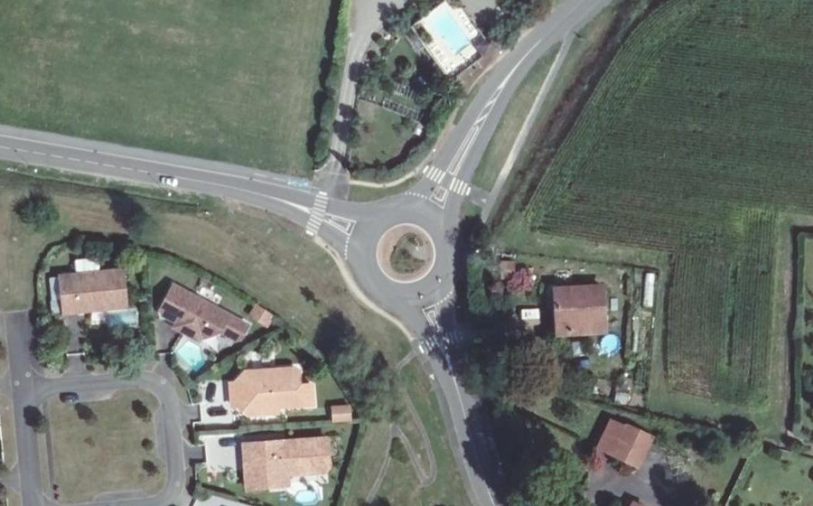 Vue aérienne du Rond-point anonyme n°119157737