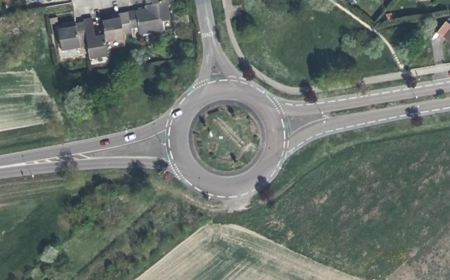 Vue aérienne du Rond-point anonyme n°119159463