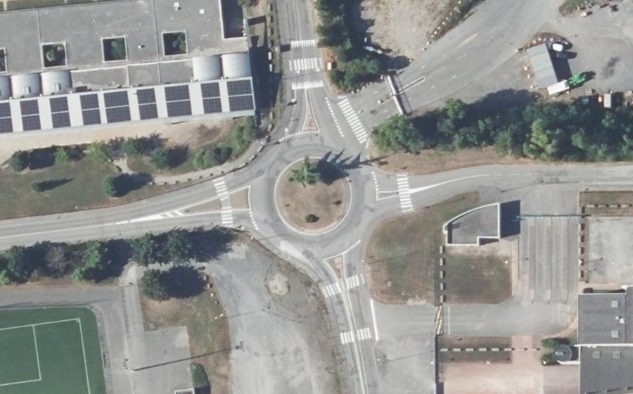 Vue aérienne du Rond-point anonyme n°119199739