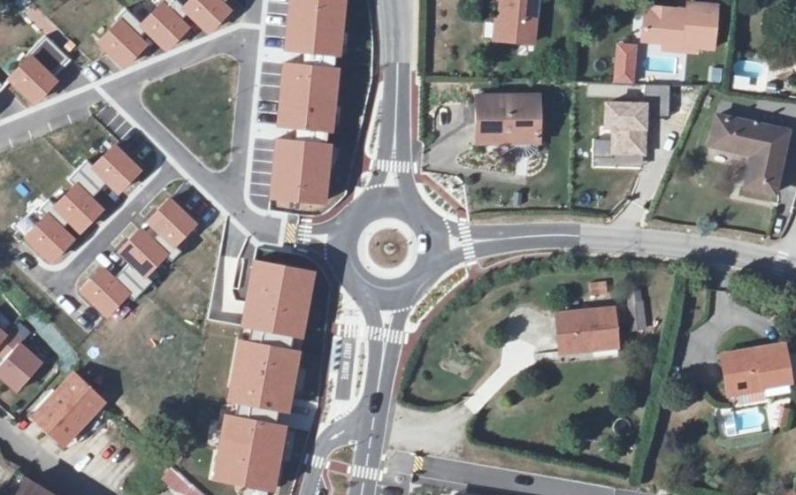 Vue aérienne du Rond-point anonyme n°1192156405