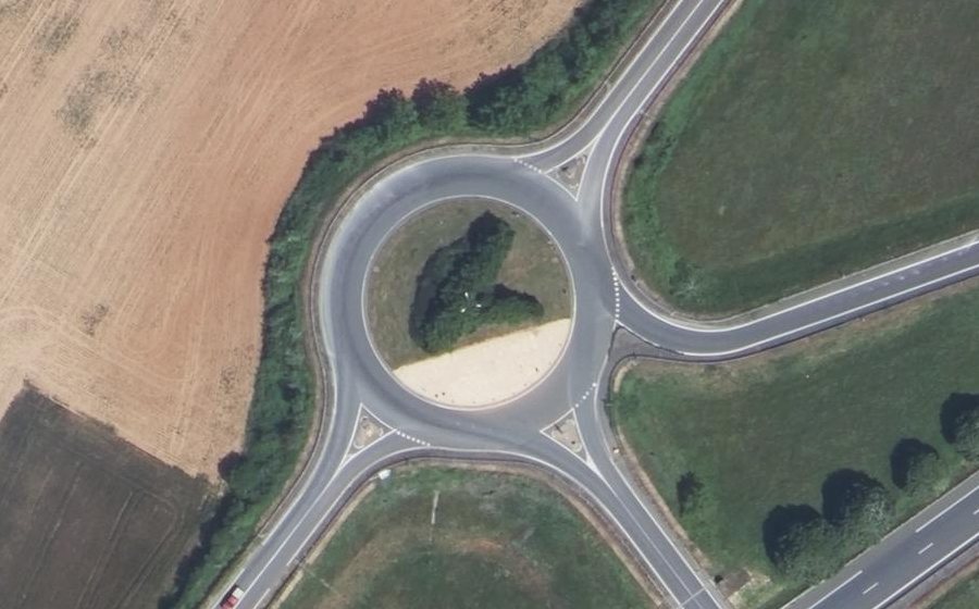 Vue aérienne du Rond-point anonyme n°119228296