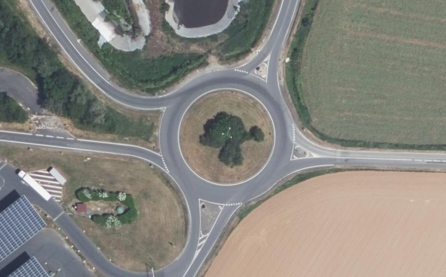 Vue aérienne du Rond-point anonyme n°119228326