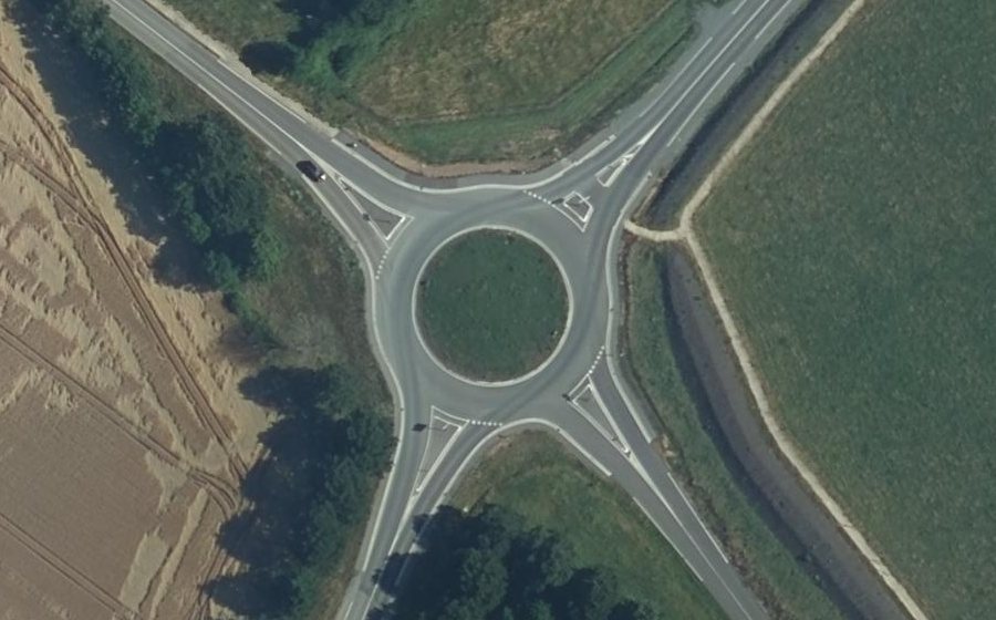 Vue aérienne du Rond-point anonyme n°1192436481