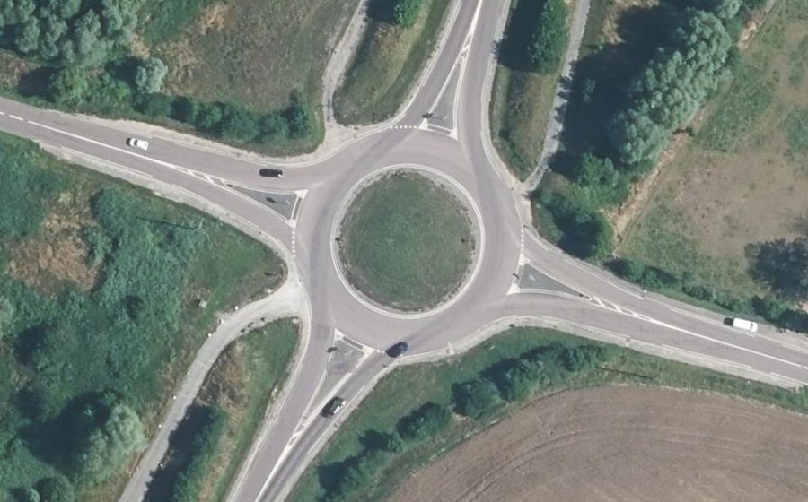 Vue aérienne du Rond-point anonyme n°119251879