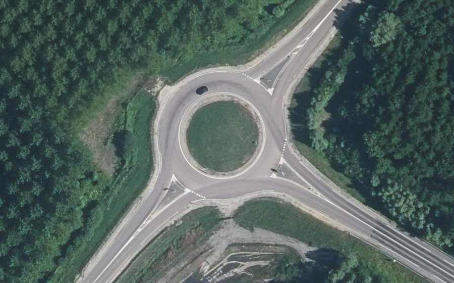 Vue aérienne du Rond-point anonyme n°119251889