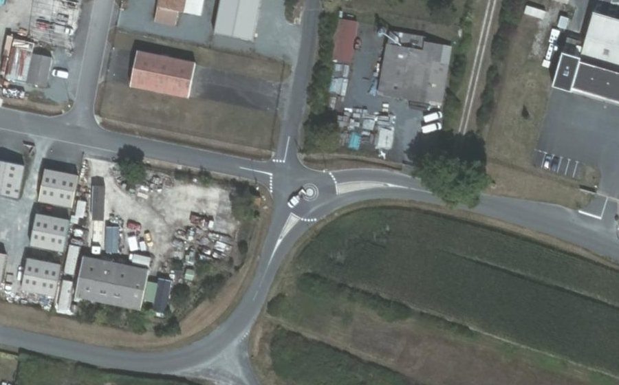 Vue aérienne du Rond-point anonyme n°1192658936