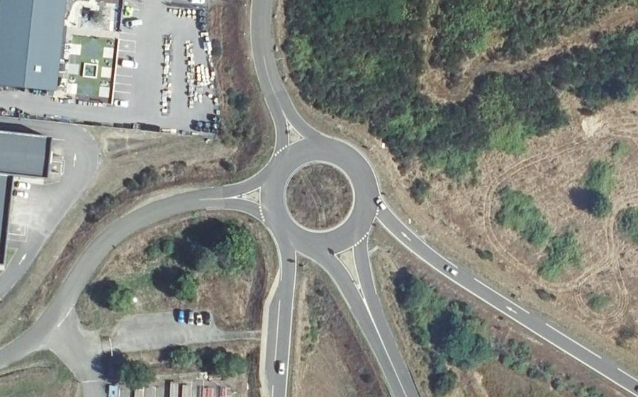 Vue aérienne du Rond-point anonyme n°119280205