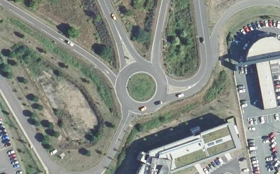 Vue aérienne du Rond-point anonyme n°119280208