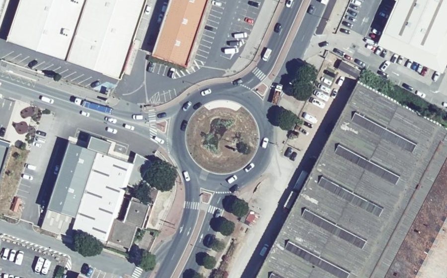 Vue aérienne du Rond-point anonyme n°1193171493