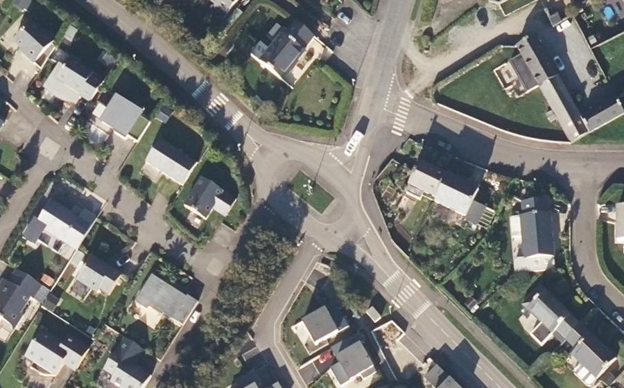 Vue aérienne du Rond-point anonyme n°119321942