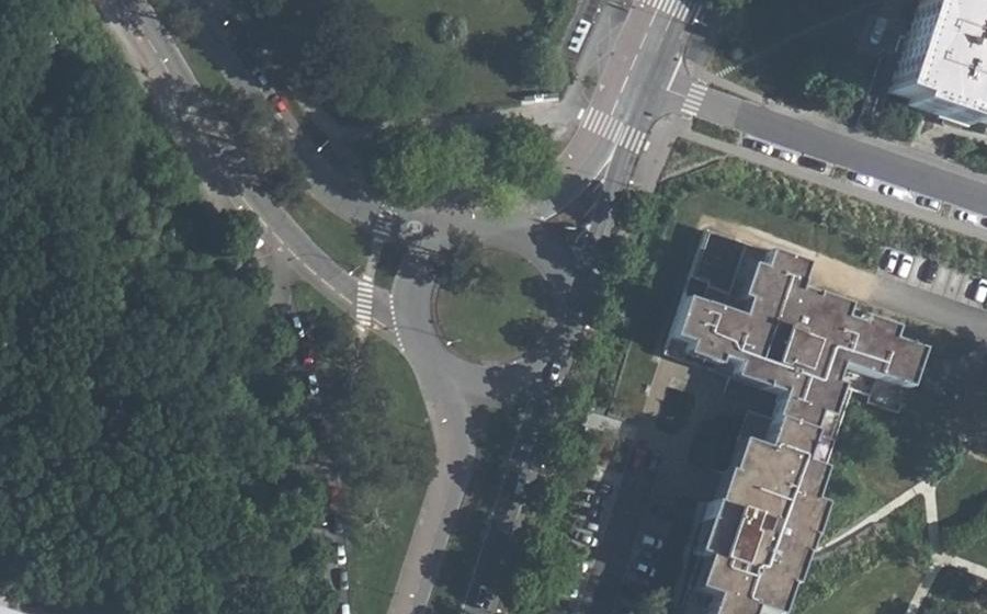 Vue aérienne du Rond-point anonyme n°119325271