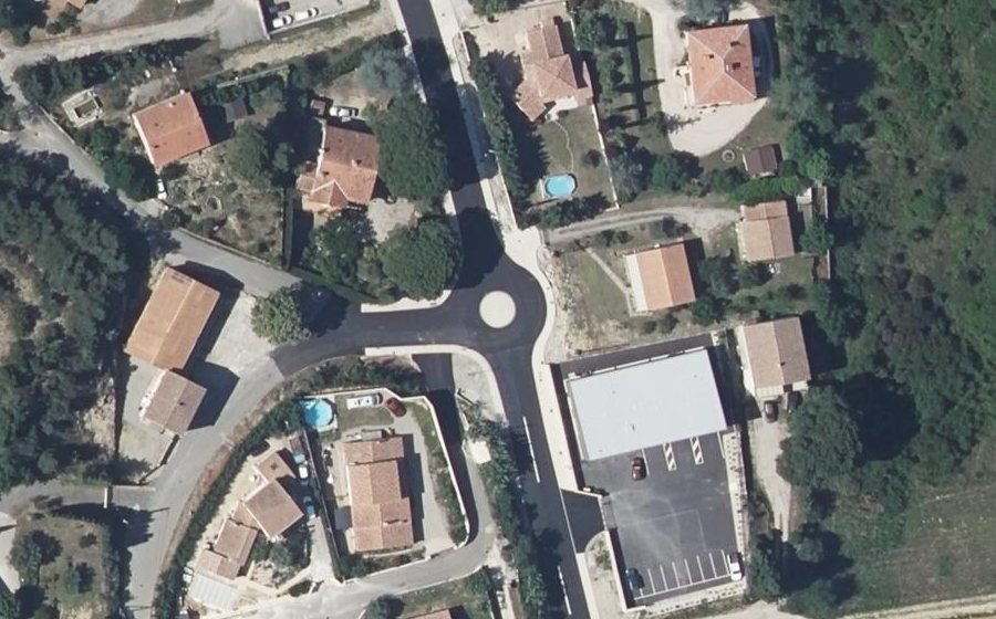 Vue aérienne du Rond-point anonyme n°1193508165