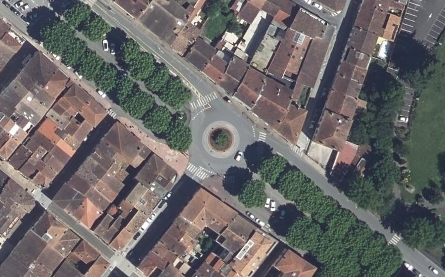 Vue aérienne du Rond-point anonyme n°119352732