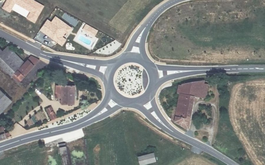 Vue aérienne du Rond-point anonyme n°1193766172