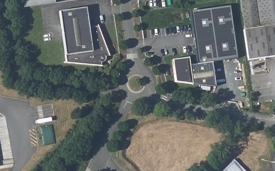 Vue aérienne du Rond-point anonyme n°119403840