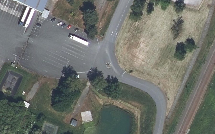 Vue aérienne du Rond-point anonyme n°1194736544
