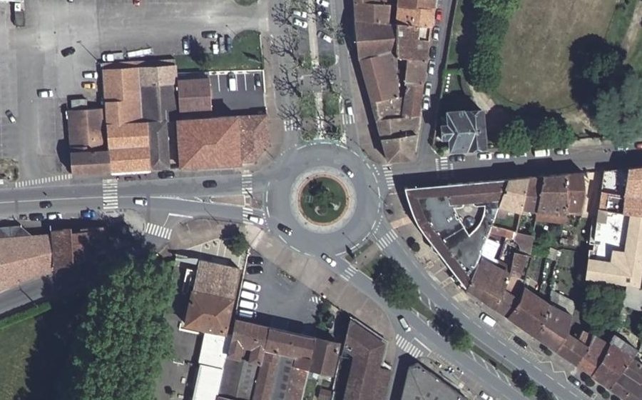 Vue aérienne du Rond-point anonyme n°119477785