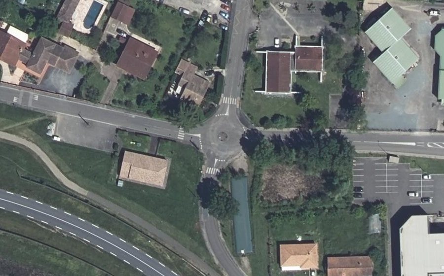 Vue aérienne du Rond-point anonyme n°119490317