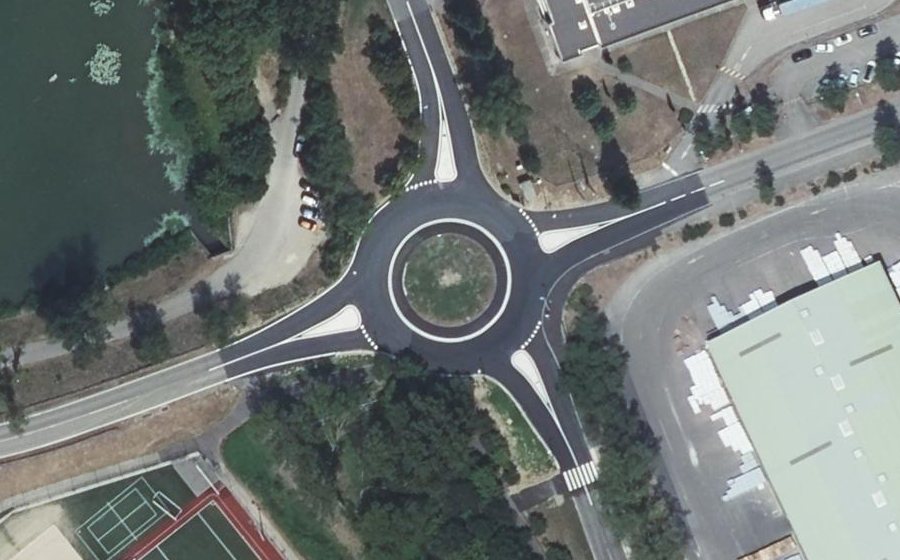 Vue aérienne du Rond-point anonyme n°119553129