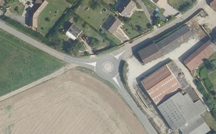 Vue aérienne du Rond-point anonyme n°1195645832