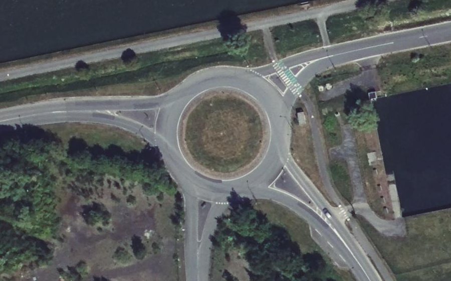 Vue aérienne du Rond-point anonyme n°119579071
