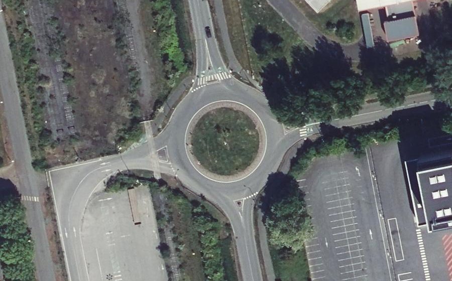 Vue aérienne du Rond-point anonyme n°119579099