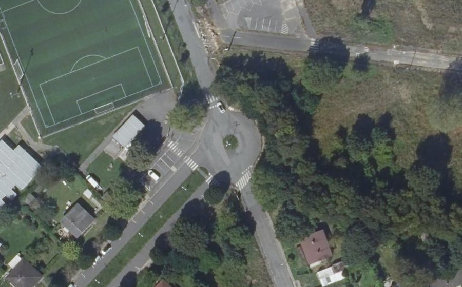 Vue aérienne du Rond-point anonyme n°119684630