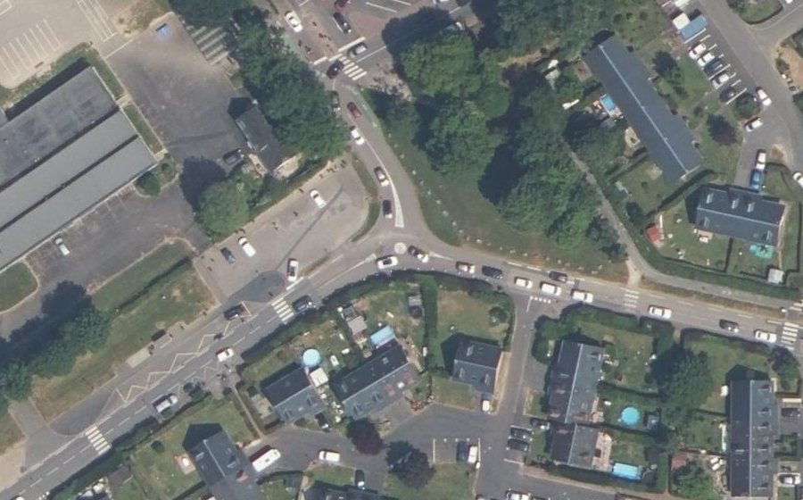 Vue aérienne du Rond-point anonyme n°1196997454
