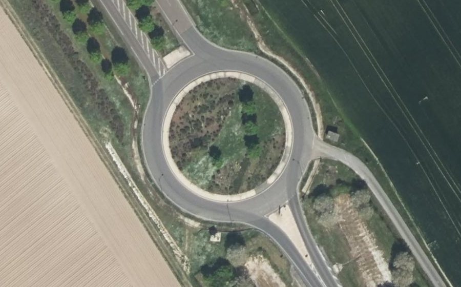 Vue aérienne du Rond-point anonyme n°119724817