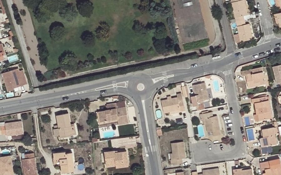 Vue aérienne du Rond-point anonyme n°1197432237