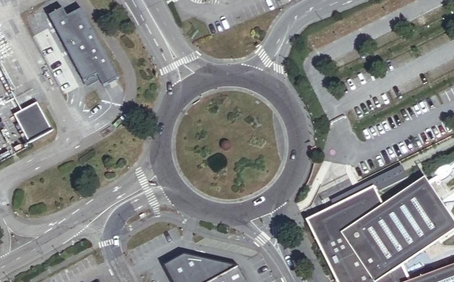 Vue aérienne du Rond-point anonyme n°119768755