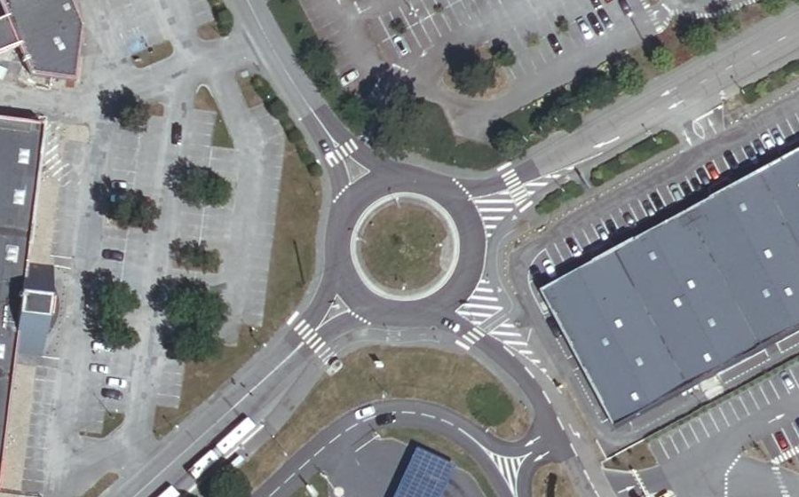 Vue aérienne du Rond-point anonyme n°119768756