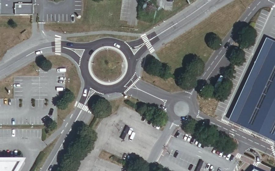 Vue aérienne du Rond-point anonyme n°119768760