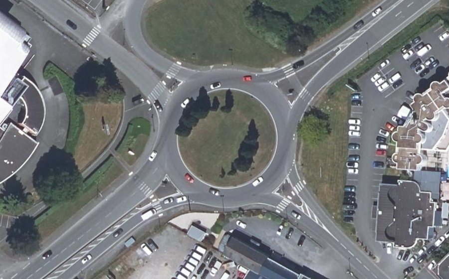 Vue aérienne du Rond-point anonyme n°119873045