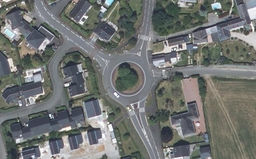 Vue aérienne du Rond-point anonyme n°119873533
