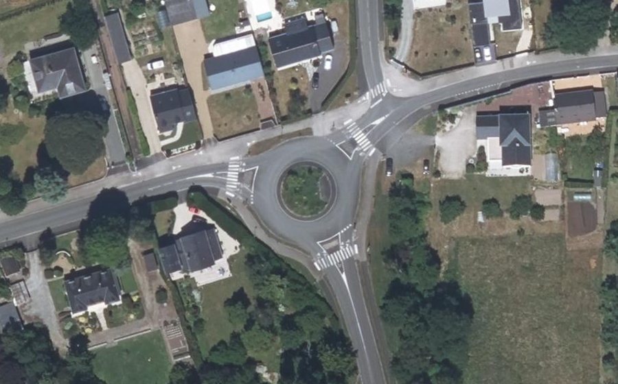 Vue aérienne du Rond-point anonyme n°119873539