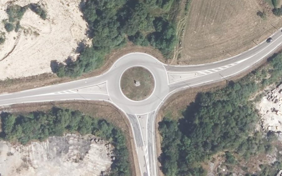 Vue aérienne du Rond-point anonyme n°119912542