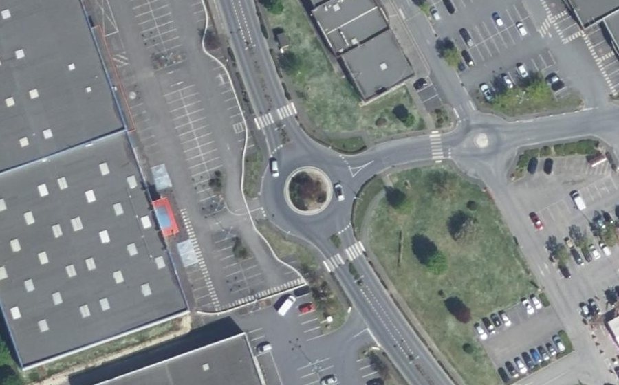 Vue aérienne du Rond-point anonyme n°119930957