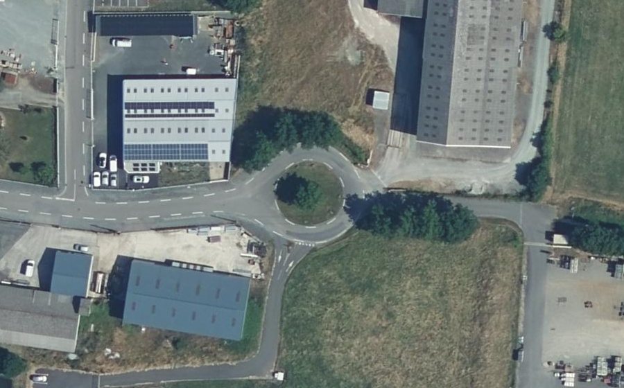 Vue aérienne du Rond-point anonyme n°119931544
